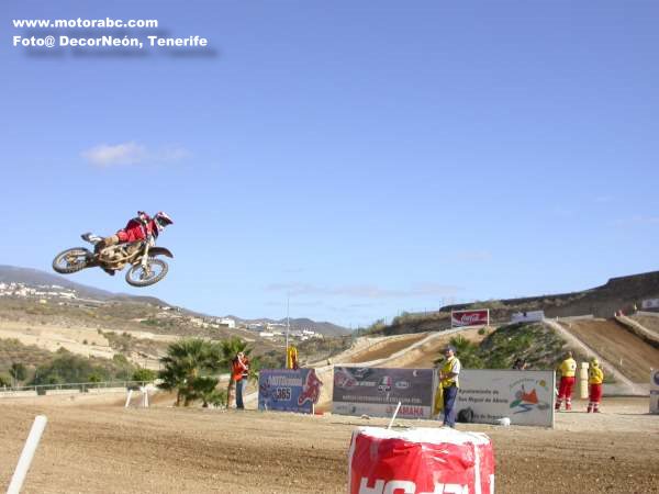 Salto de pilotos de Motocross 