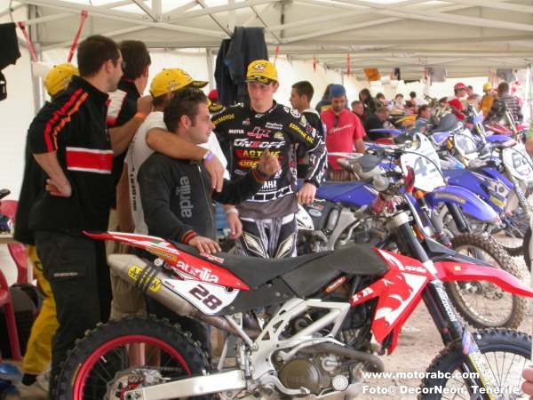 Pilotos de Motocross en el circuito de San Miguel