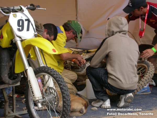 Reparacion de una moto de Motocross